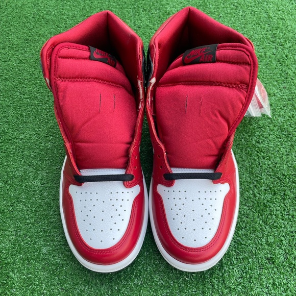 -Edm- 🍄*NEW* Women’s Air Jordan 1 ‘Satin Snake Chicago’ - Picture 3 of 13